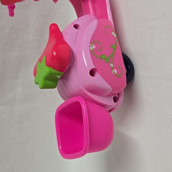 Strawberry Shortcake Scooter Pink Rolling Wheels NICE Condition 2015 TCFC - Picture 10 of 14
